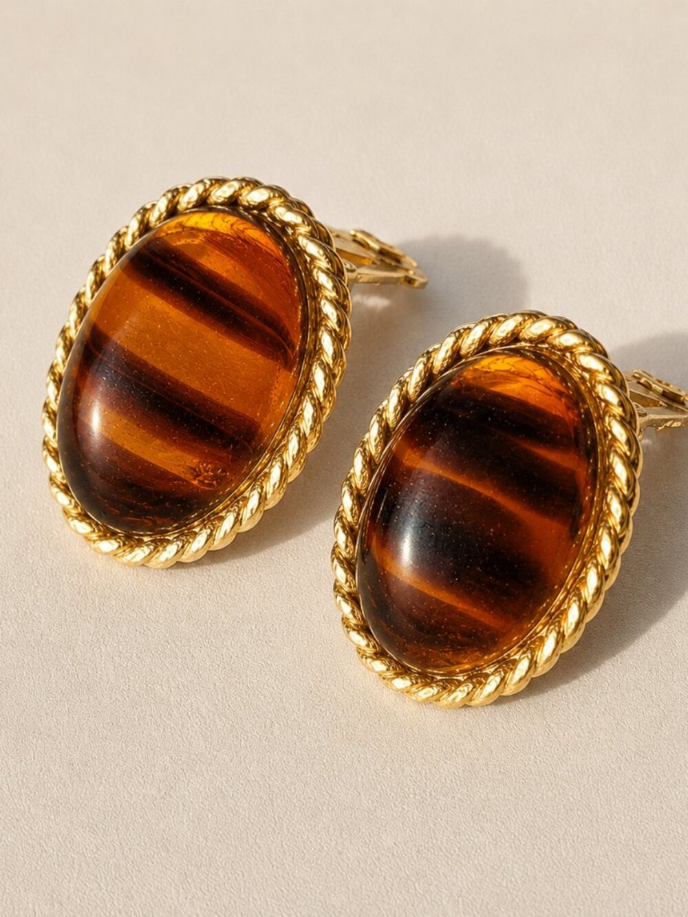 Vintage 80s Amber Glass Cabochon Clip On Earrings Gold Tone Rope - Picture 3 of 4